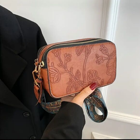 Bohemian Floral Crossbody Bag - Picture 4 of 4